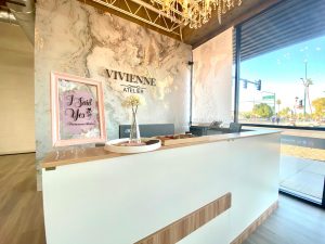 Vivienne Atelier receiving table